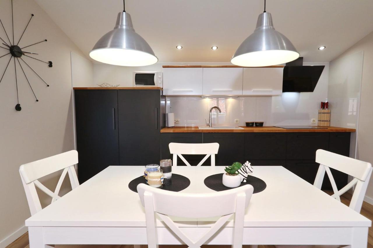 Villa Antisin With Heated Pool Apartment *