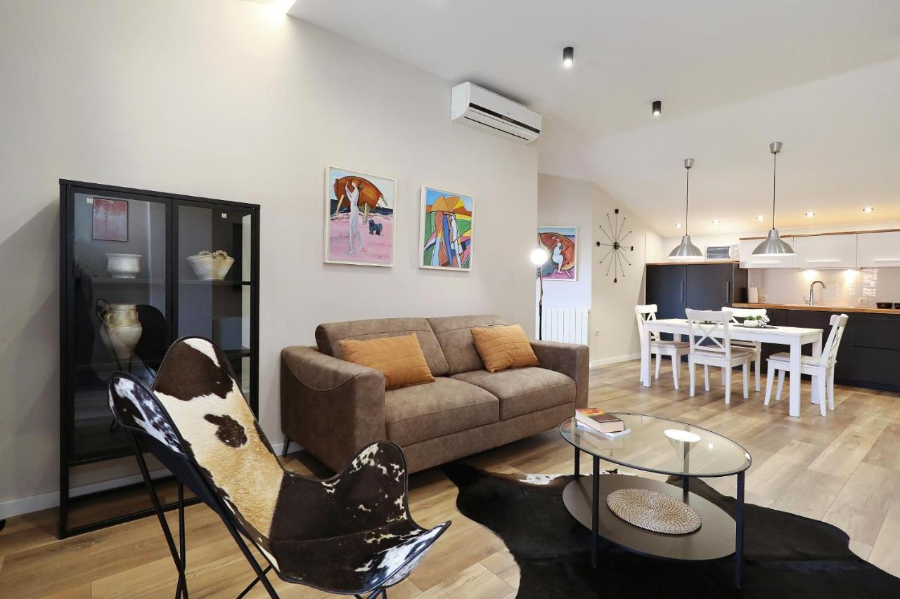 Villa Antisin With Heated Pool Apartment