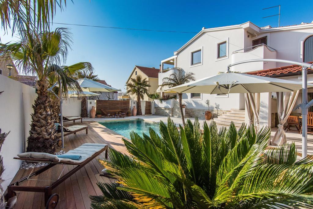 Villa Antisin With Heated Pool Apartment