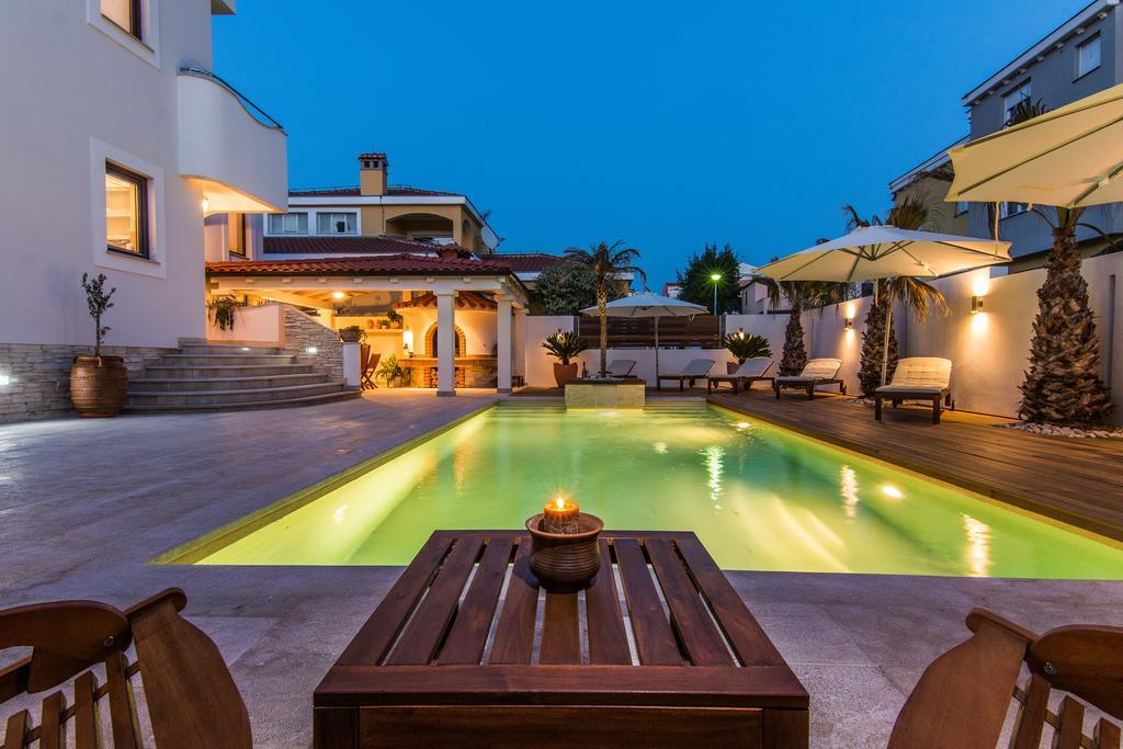 Apartment Villa Antisin With Heated Pool