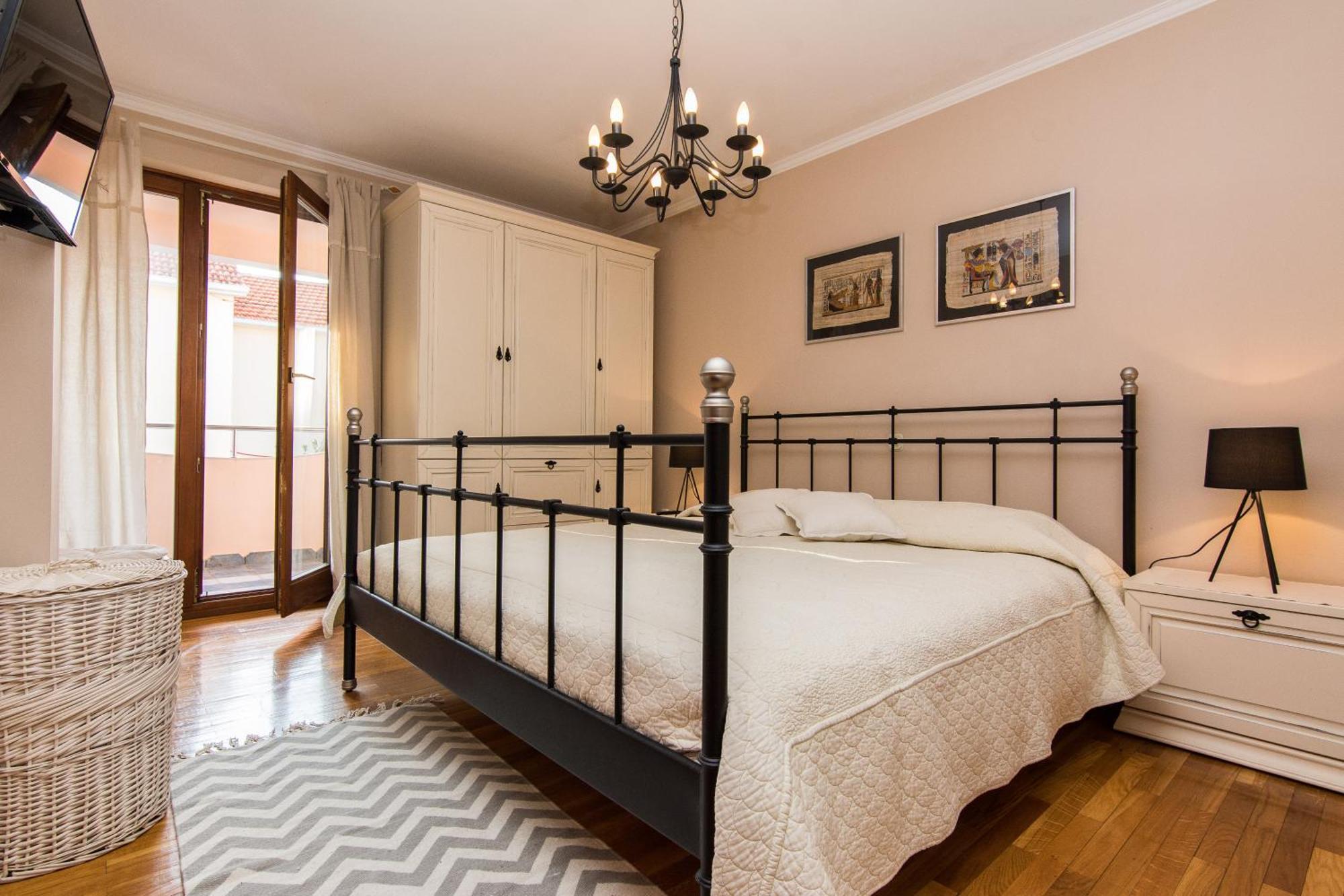 Apartment Villa Antisin With Heated Pool