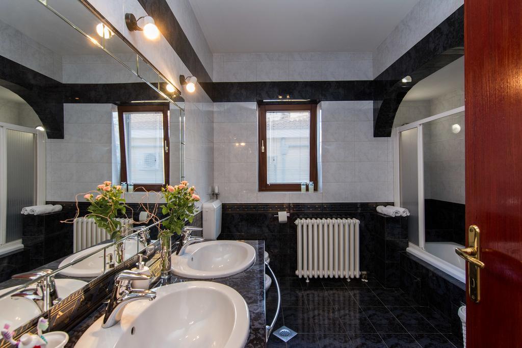Villa Antisin With Heated Pool Zadar